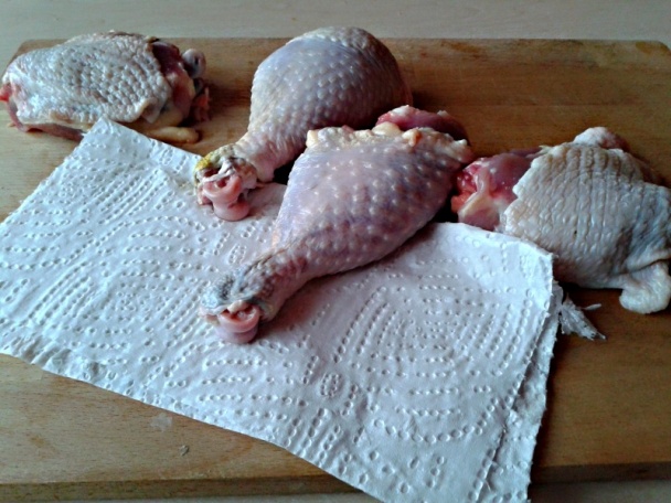 Farmárske kuracie stehná s hríbami na smotane a mrkvovými nokerlami (fotorecept) - obrázok 2