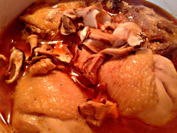 Farmárske kuracie stehná s hríbami na smotane a mrkvovými nokerlami (fotorecept) - obrázok 8