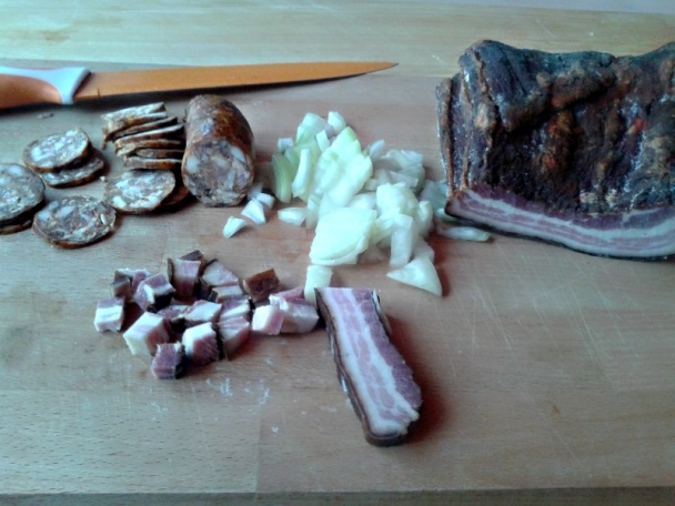 Šúľance s paprikou, cibuľou a klobásou (fotorecept) - obrázok 1