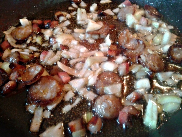 Šúľance s paprikou, cibuľou a klobásou (fotorecept) - obrázok 2