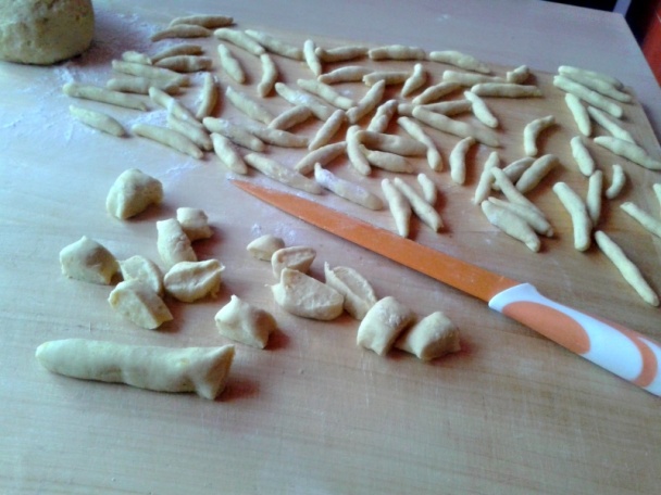 Šúľance s paprikou, cibuľou a klobásou (fotorecept) - obrázok 6