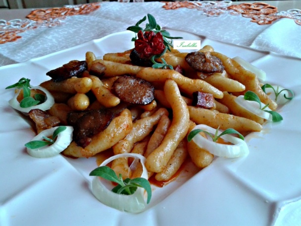 Šúľance s paprikou, cibuľou a klobásou (fotorecept) - obrázok 9