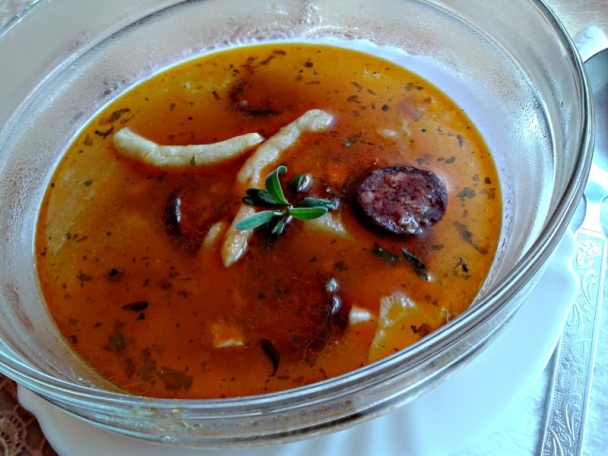 Šúľancová polievka s klobásou (fotorecept) - obrázok 4