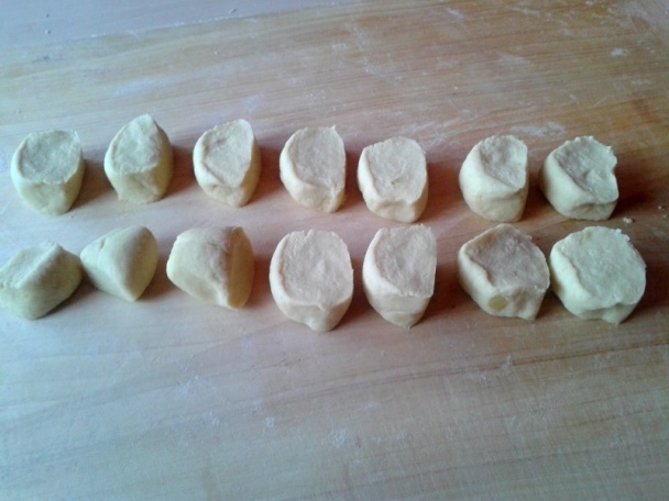 Zemiakové guľky plnené kravským syrom s opečenou slaninkou a cibuľou (fotorecept) - obrázok 3