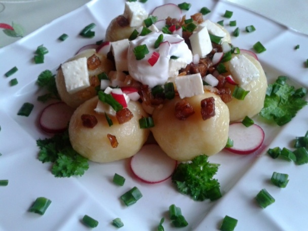 Zemiakové guľky plnené kravským syrom s opečenou slaninkou a cibuľou (fotorecept) - obrázok 12