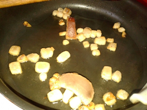 Hovädzie kocky na smotane s klobásou a fazuľkami (fotorecept) - obrázok 6