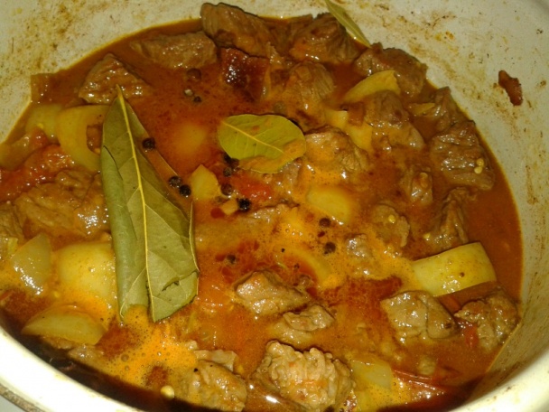 Hovädzie kocky na smotane s klobásou a fazuľkami (fotorecept) - obrázok 12