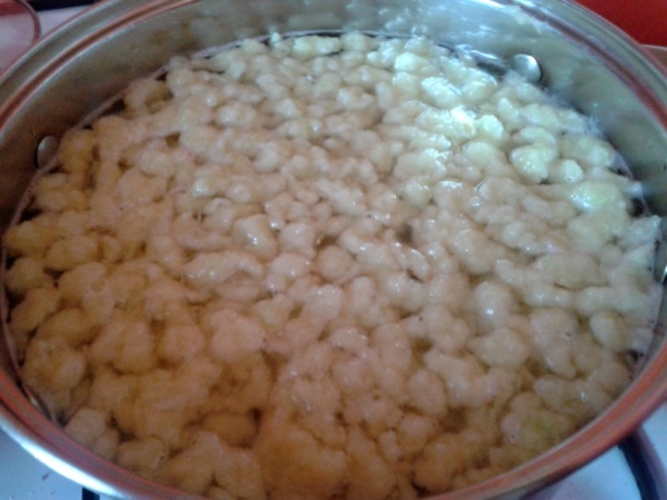 Tekvicové halušky s tvarohom, cibuľkou a slaninou (fotorecept) - obrázok 6