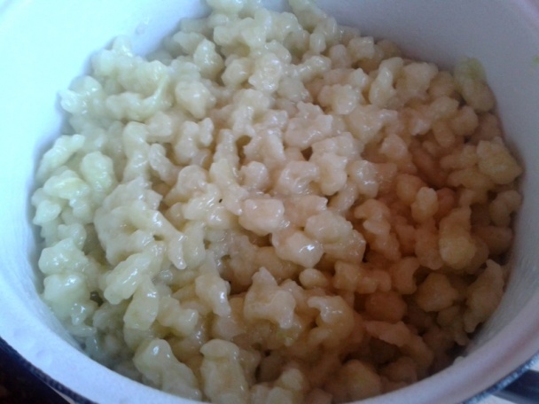 Tekvicové halušky s tvarohom, cibuľkou a slaninou (fotorecept) - obrázok 7