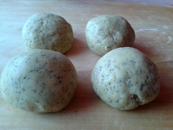 Medovo-makové rezy s citrónovým krémom (fotorecept) - obrázok 3