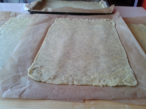 Medovo-makové rezy s citrónovým krémom (fotorecept) - obrázok 7