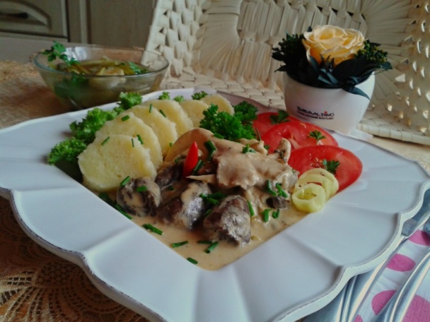 Morčacie srdiečka s hlivou na smotane so zemiakovou knedľou (fotorecept) - obrázok 17