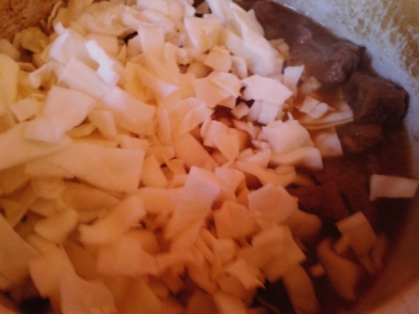 Hovädzie kocky v hlávkovej kapuste (fotorecept) - obrázok 8