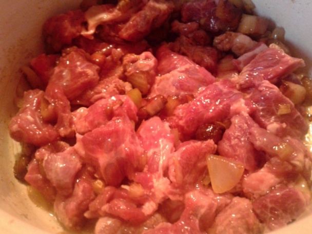 Hovädzie kocky na ružovom víne s farebnou knedľou (fotorecept) - obrázok 3