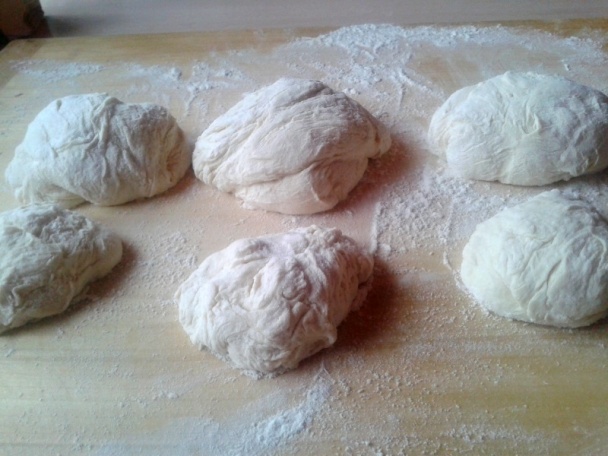 Hovädzie kocky na ružovom víne s farebnou knedľou (fotorecept) - obrázok 9