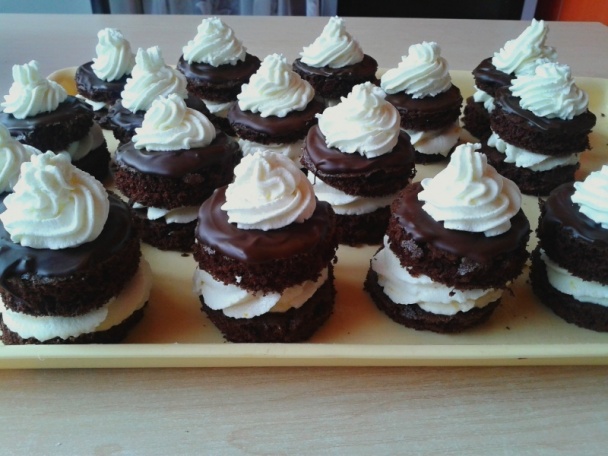 Čokoládové tortičky s tvarohovým krémom - obrázok 2