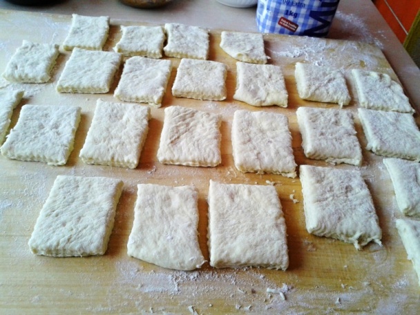 Kysnuté sadlové šatôčky s vanilkou a orechovým posypom (fotorecept) - obrázok 12