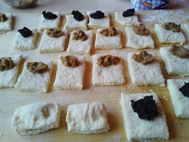 Kysnuté sadlové šatôčky s vanilkou a orechovým posypom (fotorecept) - obrázok 13