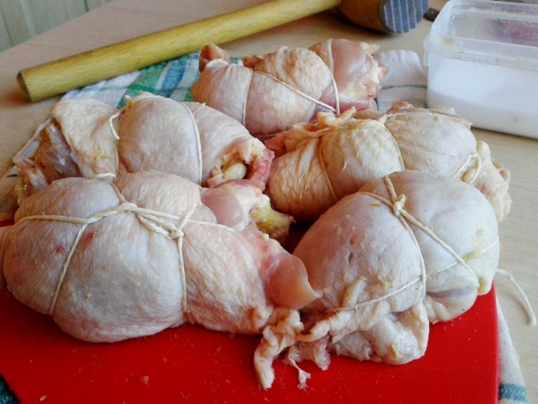 Pečené plnené vykostené horné kuracie stehná (fotorecept) - obrázok 4