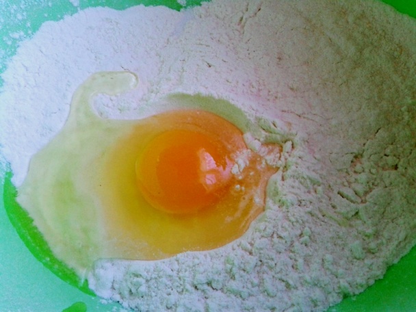 Parené buchty plnené lekvárom, sypané makom so šľahačkou (fotorecept) - obrázok 1