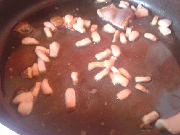V celosti pečené baranie stehno s medvedím cesnakom a červeným vínom (fotorecept) - obrázok 3