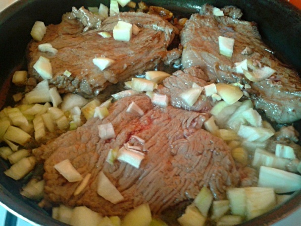 Hovädzia roštenka na Radleri a dubákoch s pečeňovou plnkou v bábovkovej forme (fotorecept) - obrázok 3
