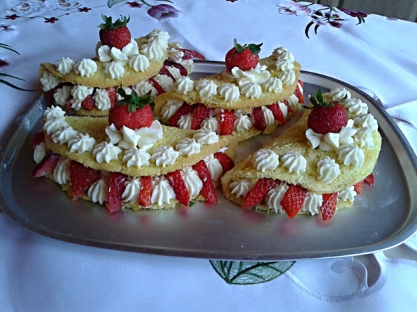 Jahodové piškótové omeletky (fotorecept) - obrázok 16