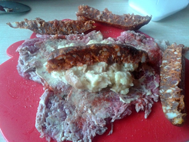 Plnené hovädzie rolky na šampiňónoch, červenom víne s čerstvou saturejkou (fotorecept) - obrázok 4