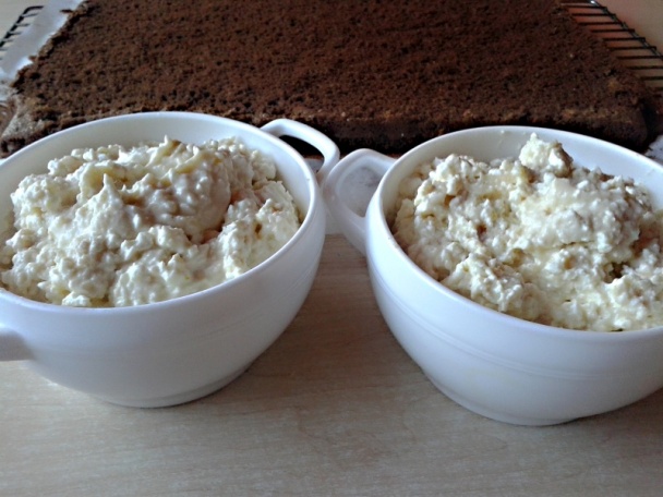 Marhuľové rezy s tvarohovo-mascarpone krémom a šľahačkou (fotorecept) - obrázok 8