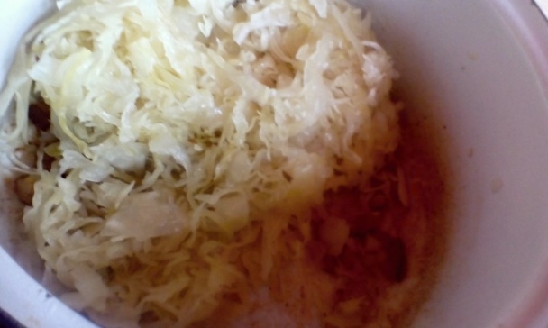 Kapustový prívarok zo sudovej kapusty s údenou krkovičkou a kôprom (fotorecept) - obrázok 4