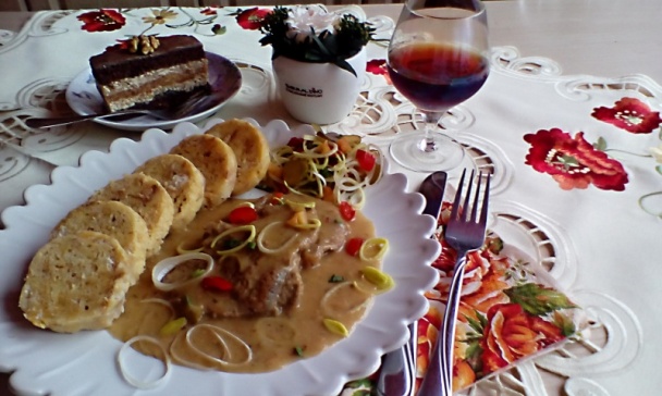 Hovädzí plátok na póre a horčici s hrnčekovou knedľou (fotorecept) - obrázok 18