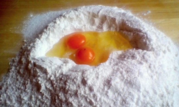 Vianočné medovo-škoricové rezy s orieškovým krémom (fotorecept) - obrázok 1