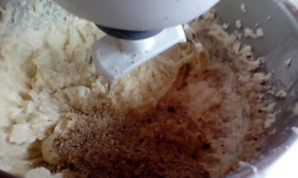 Vianočné medovo-škoricové rezy s orieškovým krémom (fotorecept) - obrázok 10