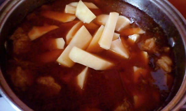 Hovädzí guláš (fotorecept) - obrázok 11
