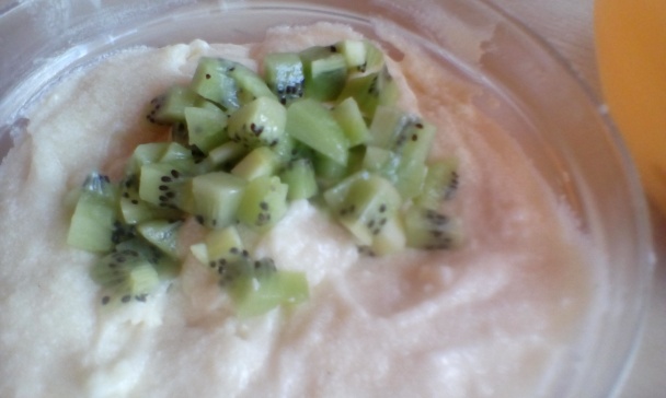 Novoročná kivi roláda s marhuľovým a jahodovým lekvárom (fotorecept) - obrázok 6