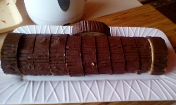 Novoročná kivi roláda s marhuľovým a jahodovým lekvárom (fotorecept) - obrázok 10