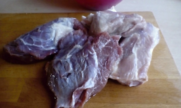 Novoročný bravčovo-hovädzí perkelt na červenom víne s ríbezľovým lekvárom (fotorecept) - obrázok 1