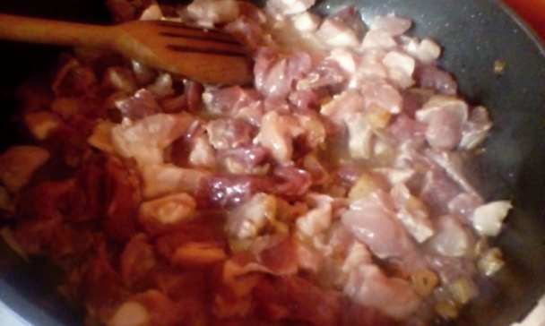 Novoročný bravčovo-hovädzí perkelt na červenom víne s ríbezľovým lekvárom (fotorecept) - obrázok 4