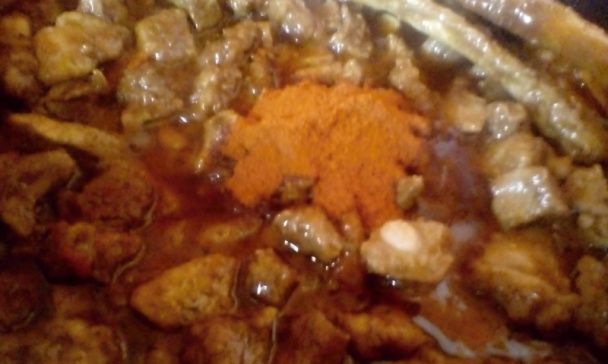 Novoročný bravčovo-hovädzí perkelt na červenom víne s ríbezľovým lekvárom (fotorecept) - obrázok 7