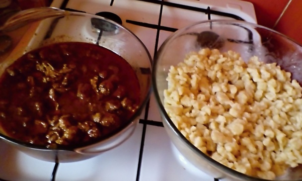 Novoročný bravčovo-hovädzí perkelt na červenom víne s ríbezľovým lekvárom (fotorecept) - obrázok 10