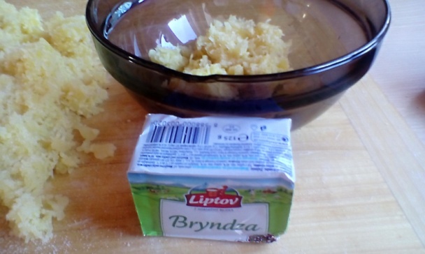 Bryndzové pirohy so slaninou a s cibuľkou (fotorecept) - obrázok 2