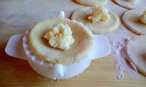 Bryndzové pirohy so slaninou a s cibuľkou (fotorecept) - obrázok 6