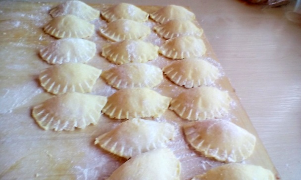 Bryndzové pirohy so slaninou a s cibuľkou (fotorecept) - obrázok 8