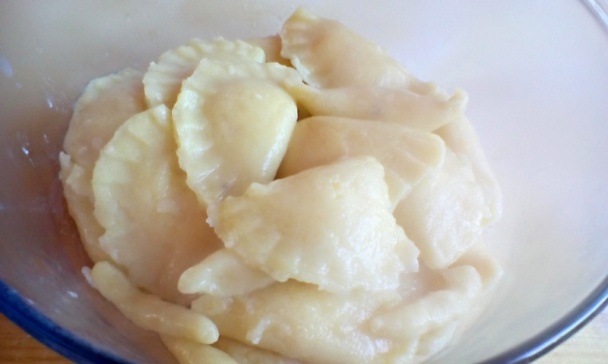 Bryndzové pirohy so slaninou a s cibuľkou (fotorecept) - obrázok 11