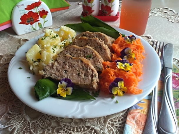 Fašírka s medvedím cesnakom pečená vcelku (fotorecept) - obrázok 12
