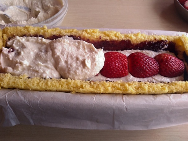 Tvarohovo-jahodový tunel (fotorecept) - obrázok 7