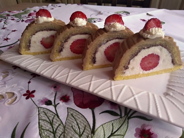 Tvarohovo-jahodový tunel (fotorecept) - obrázok 8