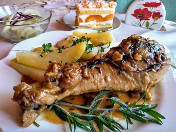 Morčacie stehno dolné na bielom víne so saturejkou (fotorecept) - obrázok 7