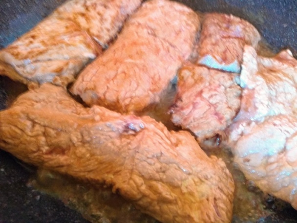 Hovädzia roštenka na červenej cibuli (fotorecept) - obrázok 2