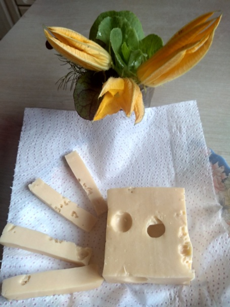 Kráľovským syrom plnené tekvicové kvety vo vínovom cestíčku (fotorecept) - obrázok 2